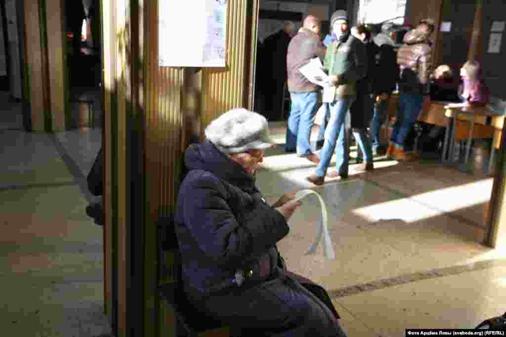 Ukaine - the voting in Kyiv, the photo by belarusian journalist Arciom Lava, RFE/RL, 26Oct2014