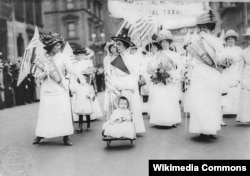 ABŞ - New York-da feminist parad - qadınların səsvermə hüququ uğrunda, 1912