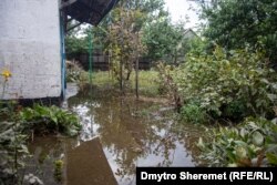 Падтопленыя з-за ракетных удараў дамы і двары ў Крывым Рогу, 15 верасьня 2022