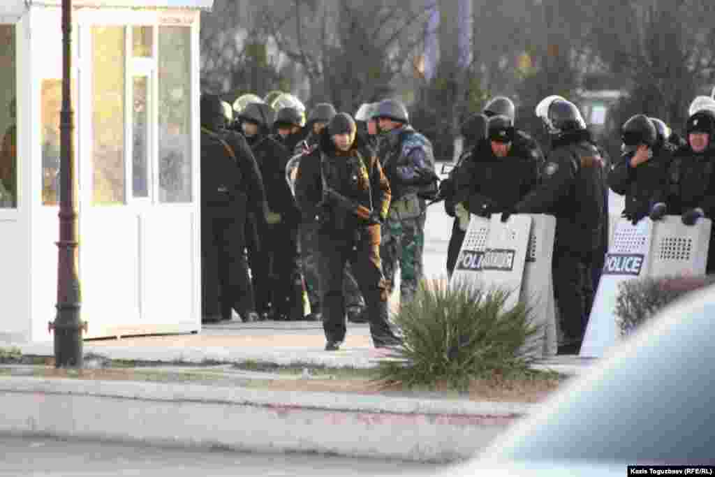 Dekabrın 18-dən etiraz aksiyalarına qoşulan Aktau şəhərinə də &ccedil;ox sayda polis yerləşdirilib.&nbsp;