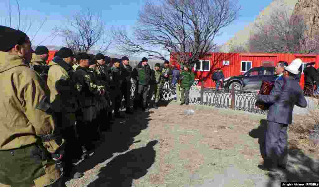 Ҳунарпешагони маркази вилоят дар консерт барои марзбонон.