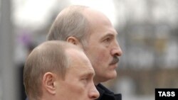 Belarus -- President Alyaksandr Lukashenka and his Russian counterpart Vladimir Putin in Minsk, 14Dec2007