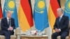 Kazakhstan -- Kazakh President Kassym-Zhomart Tokayev (R) and German Chancellor Olaf Scholz