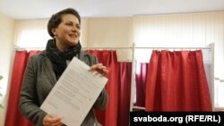 Tatsyana Karatkevich voting in Minsk on October 11, 2015