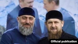 Adam Delimxanov (solda) və Ramzan Kadırov