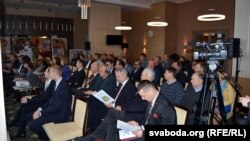 Удзельнікі форуму сталі сьведкамі падпісаньня візавага дакумэнту