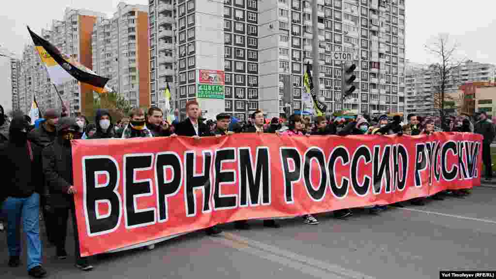 Russia -- Russia's ultra-nationalists during a "Russian March" demonstration, 04Nov2011