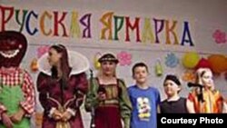 16-цігадовая беларуска Таня Казыра (на здымку чацьвёртая справа) 