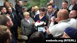 Karatkevich (center, with flowers) meeting with voters in Brest on September 30, 2015