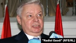 Константин Ромодановский, раҳбари Хадамоти федеролии муҳоҷирати Русия. Шаҳри Душанбе, моҳи октябри соли 2010.